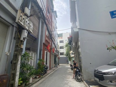 Bán nhà ngô gia tự, long biên   hiếm có - ô tô vào nhà 0