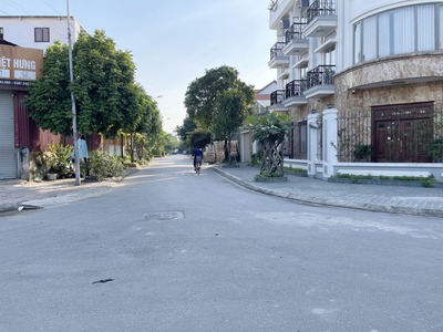 Chuyển công tác bán 136m2 Đất Khu Đô Thị 31ha Trâu Quỳ, Phường Gia Lâm - Vị Trí Vàng KD 0