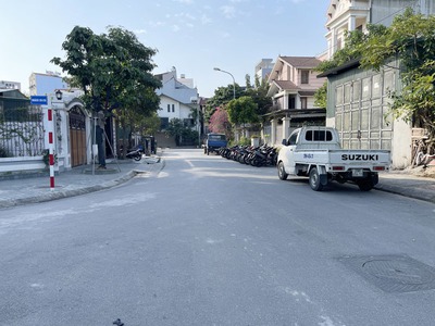 Chuyển công tác bán 136m2 Đất Khu Đô Thị 31ha Trâu Quỳ, Phường Gia Lâm - Vị Trí Vàng KD 1