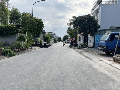 Chuyển công tác bán 136m2 Đất Khu Đô Thị 31ha Trâu Quỳ, Phường Gia Lâm - Vị Trí Vàng KD 3