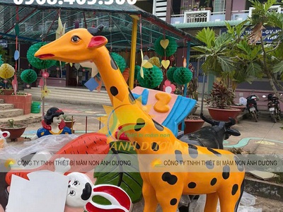 Tượng Cô Tấm, tượng hươu cao cổ bằng nhựa composite 0