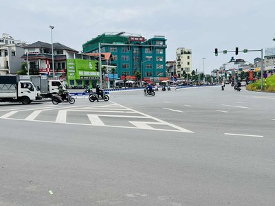 Bán nhà lô góc ngọc thụy, 90m x 8 tầng,mặt tiền 7.5m, thang máy, vỉa hè, ôtô tránh 0