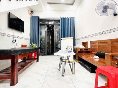 Nhà đẹp 2 tầng 35m2, vuông   thống nhất qv 1