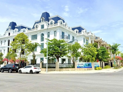 Chỉ từ 2tỷ3 shophouse Phú Xuân City đã có sổ đối diện quảng trường tỉnh, cđt thuê lại 480tr/2năm. 4