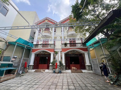 Bán biệt thự sân vườn, diện tích 480m2, ngang 12m, giảm 11 tỷ, kinh doanh đa ngành, hiệp bình 2