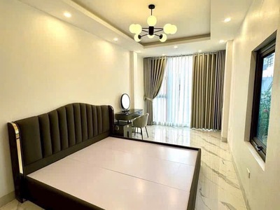 Chỉ 7.5 tỷ  nhà 6 tầng có thang máy long biên - ô tô đỗ cửa - gần cầu vĩnh tuy 1