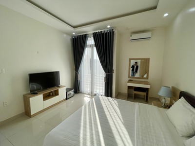 Cho thuê căn hộ phố Văn Cao, 2 p.ngủ  80m2 . 5