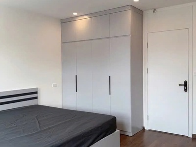 Căn hộ dong tiến 12 phòng khép kín phố bồ đề 8 tầng x 21.5 tỷ long biên hà nội. 0