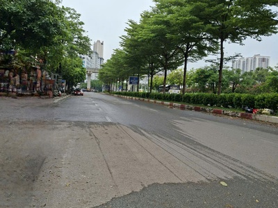 Bán 100 m đất sẵn nhà 3 tầng  cũ  xuân la ,tây hồ,vỉa hè ,kinh doanh,oto tránh.giá 45 tỷ 2