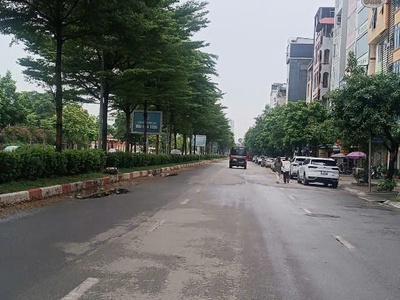 Bán 100 m đất sẵn nhà 3 tầng  cũ  xuân la ,tây hồ,vỉa hè ,kinh doanh,oto tránh.giá 45 tỷ 3