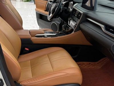 Xe vừa cập bên. Lexus RX300 sản xuất 2020, biển Hà Nội. 10