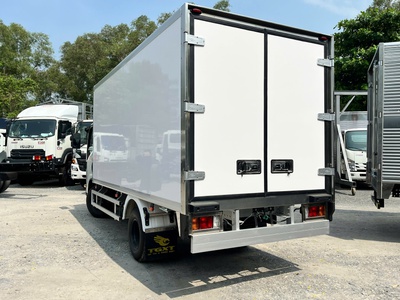 Isuzu QKR210 1T9 Thùng Đông Lạnh dài 4m3 2