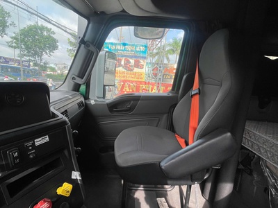 Bán xe đầu kéo Mỹ A26 1 giường SX 2018  số bán tự động 5