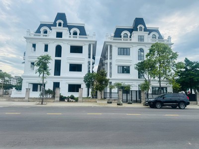 Nhà 4 tầng, 126m  mặt tiền 13.5m tại Phú Xuân City, giá 8 tỷ. 2