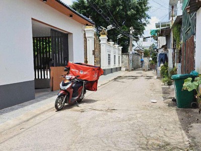 Giảm 100tr  nhà c4 hxt 54m2, vuông   tân thới nhất 01 q12 4