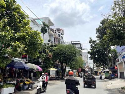 Biệt thự mặt tiền khu vip bên sông sài gòn   120m  ngang 8m   gần giga mall phạm văn đồng   giá 1