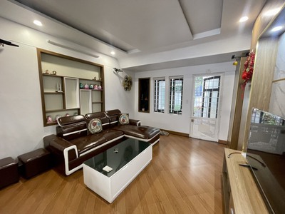 Cho thuê nhà khu phân lô Văn Cao, DT: 58m2, 4 p.ngủ. 3