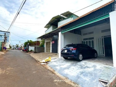 Cần bán nhà mặt tiền 372 trần phú, giá 3tỷ350tr, vị trí đẹp, thuận tiện kinh doanh hoặc đầu tư. 0