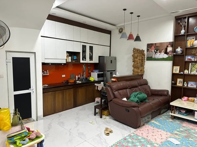Nhà 4 tầng x 43m2 Bằng Liệt, mặt tiền 5m, giá 6 tỷ, ngay hồ Linh Đàm 0