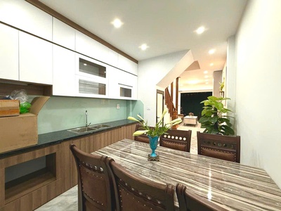 Bán nhà Đại Cát, Bắc Từ Liêm, ô tô đậu cửa, 10m ra phố, full nội thất, 38m2 4 tầng chỉ 6 tỷ 2