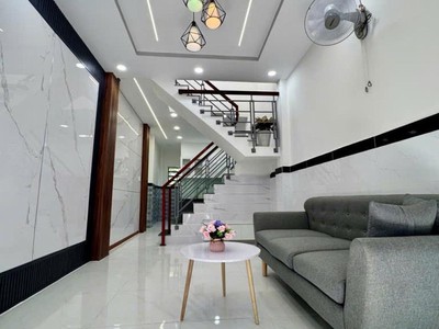 Nhà 2 tầng 32m2, vuông   nguyễn duy cung qv 1