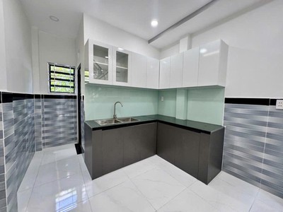 Nhà 2 tầng 32m2, vuông   nguyễn duy cung qv 3
