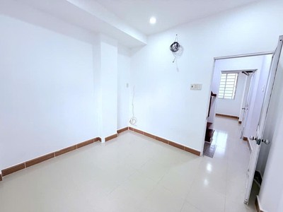 Nhà 2 tầng sàn 40m2, vuông   nguyễn văn khối qv 4
