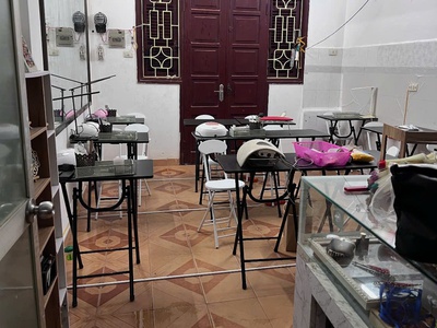 Chính chủ sang nhượng mặt bằng kinh doanh tại cầu giấy, 120m  - ô tô đỗ cửa 4