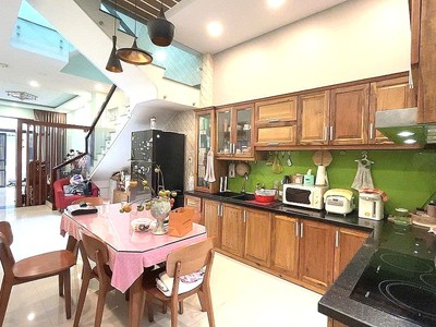 Nhỉnh 6 tỷ tl , 78m  3 tầng, chỉ 2 căn ra hẻm xe hơi tránh  lê đức thọ gò vấp 0