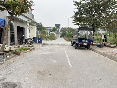 Bán gấp 79,5m2 đất tái định cư Trâu Quỳ, Phường Gia Lâm - View vườn hoa, đường ô tô tránh 0