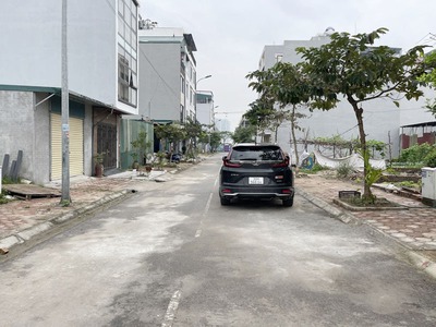 Bán gấp 79,5m2 đất tái định cư Trâu Quỳ, Phường Gia Lâm - View vườn hoa, đường ô tô tránh 3