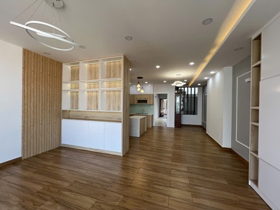 Cho thuê nhà nguyên căn 6x22m   hẻm 8m gần kỳ hoà   hầm 2 xe hơi, thang máy 2