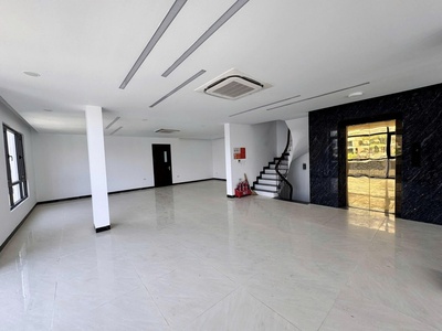 Bán tòa building 7 tầng - lô góc -  kinh doanh - dòng tiền 200tr mỗi tháng - hà nội 4