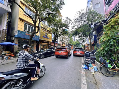 Mặt phố đđ đoàn thị điểm 9 tầng 160 m2 mt 5.8m chỉ 110 tỷ vỉa hè rộng dòng tiền 2.5 tỷ/năm 3