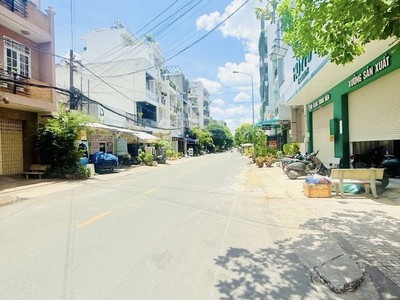 Hàng hiếm   mặt tiền sát chợ   đường lớn   nở hậu   3 tầng   giá tốt chỉ 12.x 0