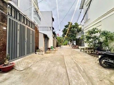 Nhà mới 4 tầng hxh sàn 183m2, vuông   thạnh xuân 40 quận 12 4