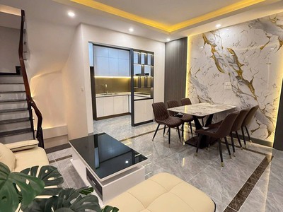 Bán nhà lạc long quân 45m  x 6tầng thang máy, lô góc, ngõ rộng ô tô, gần phố, giá 12 tỷ 0