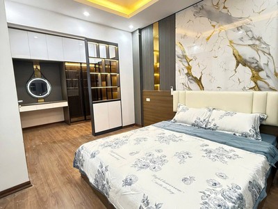 Bán nhà lạc long quân 45m  x 6tầng thang máy, lô góc, ngõ rộng ô tô, gần phố, giá 12 tỷ 2