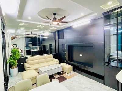 Bán nhà phạm văn đồng nhà 5 tầng đẹp 40m , lô góc, ngõ thông ô tô, giá chỉ 9 tỷ 1