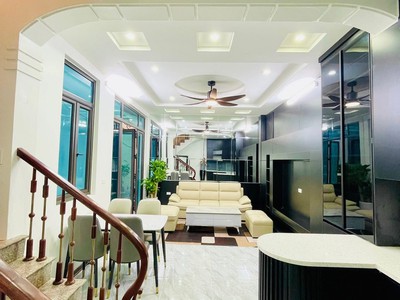 Bán nhà phạm văn đồng nhà 5 tầng đẹp 40m , lô góc, ngõ thông ô tô, giá chỉ 9 tỷ 2