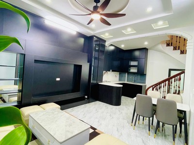 Bán nhà phạm văn đồng nhà 5 tầng đẹp 40m , lô góc, ngõ thông ô tô, giá chỉ 9 tỷ 3