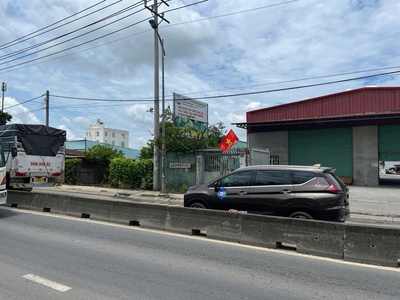 Bán xưởng mặt tiền nguyễn văn bứa   hóc môn  full thổ cư  đang cho thuê 25tr/th 0