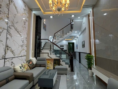 Nhà mặt tiền kinh doanh, 3 lầu, xe hơi ngủ trong nhà, nội thất đẹp 2