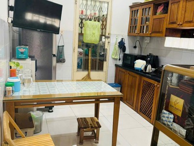 Lô góc- hẻm xe tải- không quy hoạch- không lộ giới- nhà chủ xây ở rất chắc chắn- đang cho thuê có 2