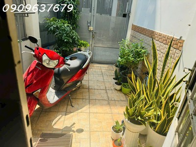 Lô góc- hẻm xe tải- không quy hoạch- không lộ giới- nhà chủ xây ở rất chắc chắn- đang cho thuê có 0
