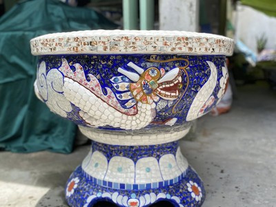 Chậu xi măng, cốt sắt bên ngoài ốp miếng sành sứ tinh tế 0