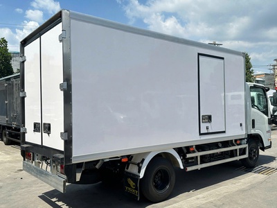 Bán xe tải Isuzu QKR270 2T4 Thùng đông lạnh 1