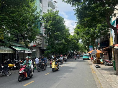 Mặt tiền tt quận 10 sát nguyễn tri phương bà hạt  5tầng  4.5x15   tt 35 tr/th 15tỷ nhỉnh 2