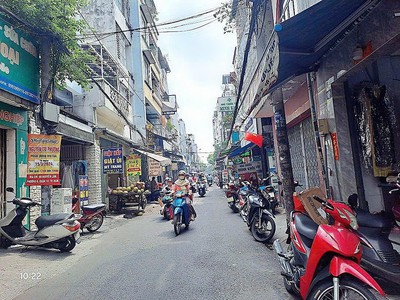 Mặt tiền tt quận 10 sát nguyễn tri phương bà hạt  5tầng  4.5x15   tt 35 tr/th 15tỷ nhỉnh 3