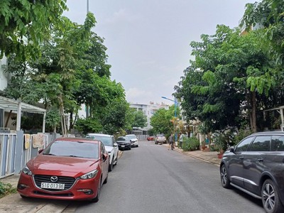Nhà 4 tầng khang điền   view hồ bơi   giá cực tốt 0